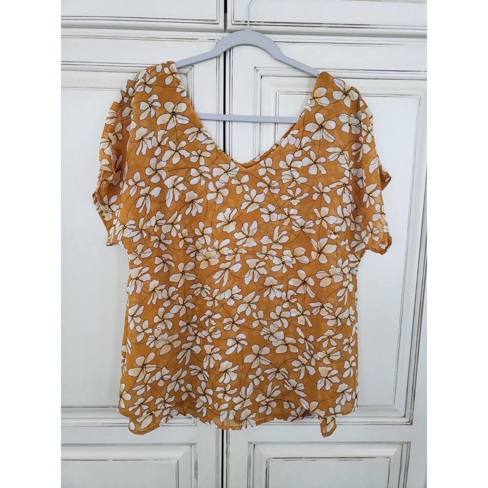 Cabi Thrive Top 3598 Blouse Yellow Gold Small Floral Butterscotch